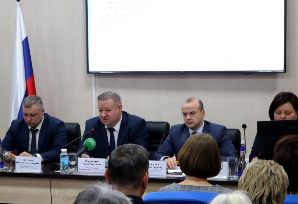 You are currently viewing Встреча главы администрации Калининского района С.Н. Петриченко с жителями